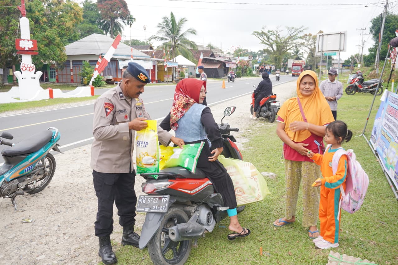 Satbrimob Kalteng Stabilkan Harga Beras Lewat Gerakan Pangan Murah di Palangka Raya