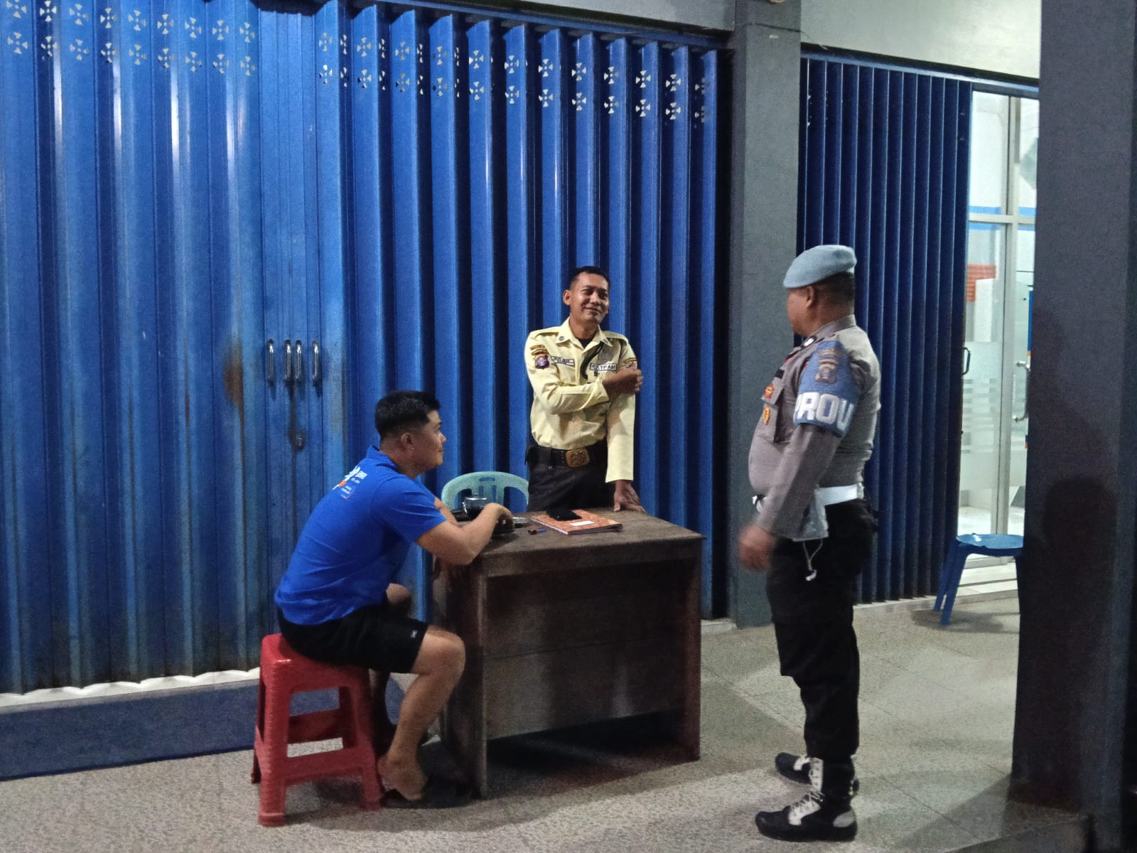 Polsek Bulik Patroli Sambangi Satpam Bank BRI