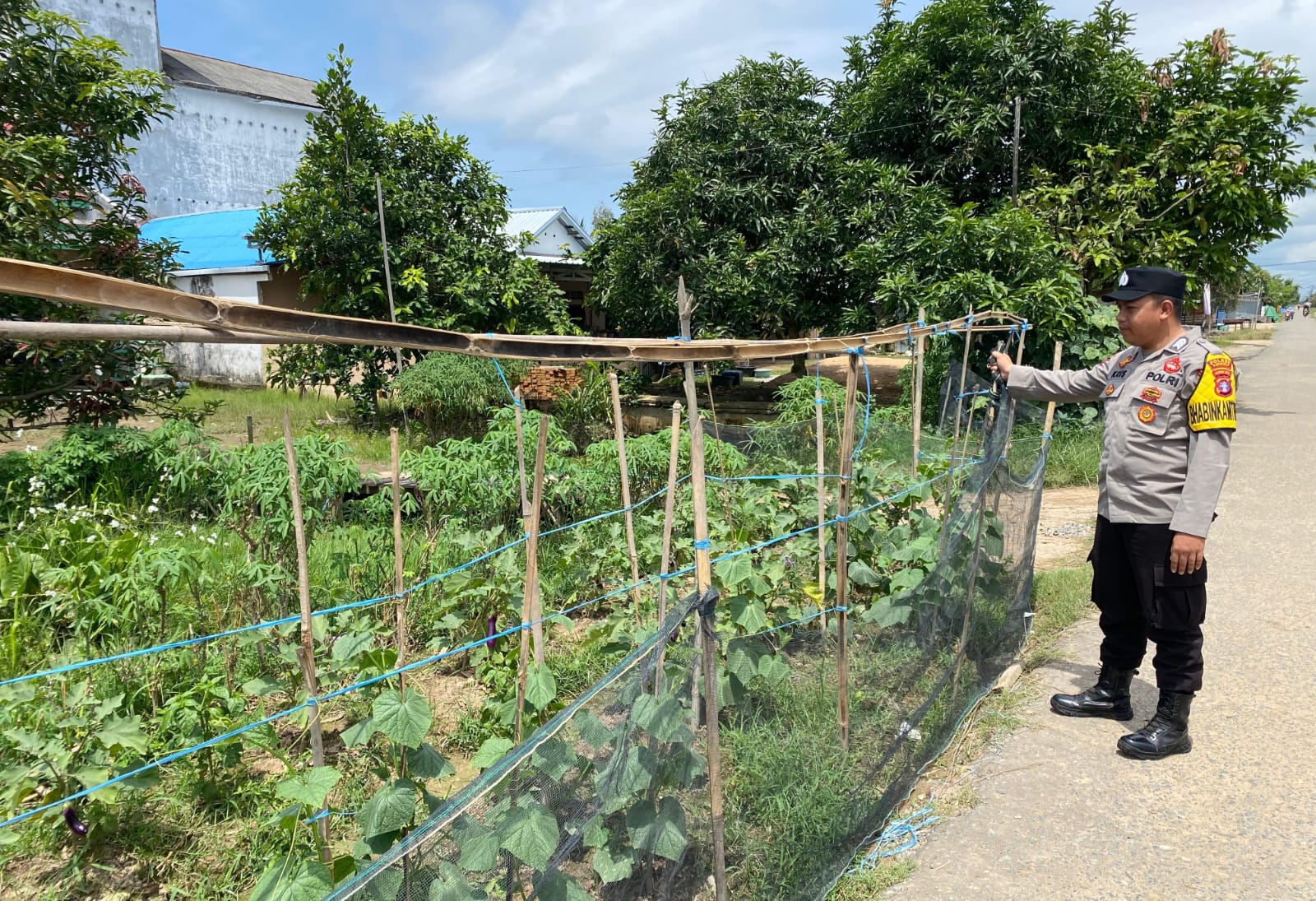 Polsek Katingan Kuala Rutin Melakukan Pengecekan Lokasi Pemanfaatan Lahan Pekarangan Warga Pagatan Hilir